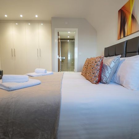 מיידנהד Helios Court Penthouse Serviced Apartment By Ferndale מראה חיצוני תמונה