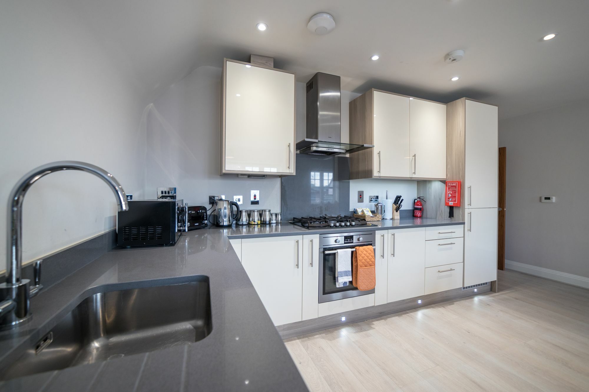 מיידנהד Helios Court Penthouse Serviced Apartment By Ferndale מראה חיצוני תמונה
